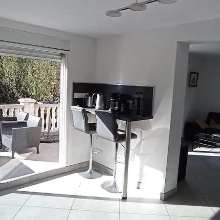 Maison Au Calme Avec Jardin Et Piscine Raphael Casa vacanze