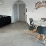 Vakantiehuis Maison Au Calme Avec Jardin Et Piscine Raphael