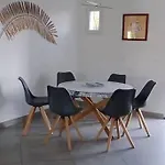 Vakantiehuis Maison Au Calme Avec Jardin Et Piscine Raphael *