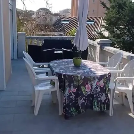 Vakantiehuis Maison Au Calme Avec Jardin Et Piscine Raphael