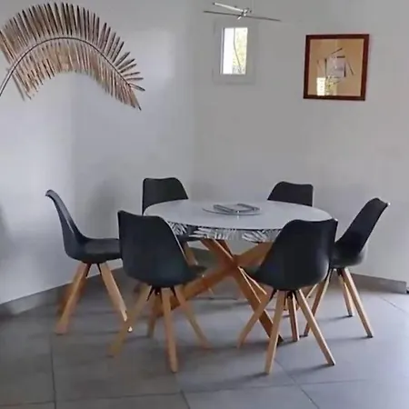 Vakantiehuis Maison Au Calme Avec Jardin Et Piscine Raphael *