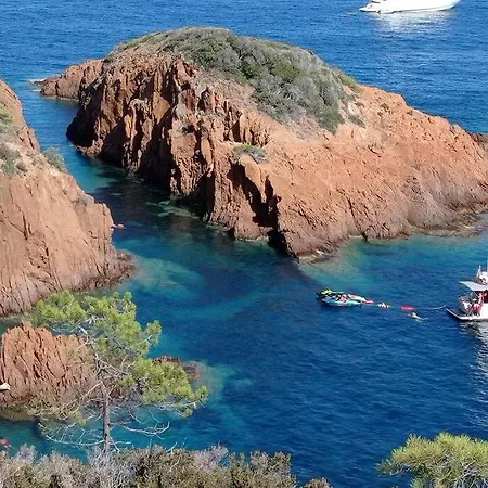 Casa de Férias Maison Au Calme Avec Jardin Et Piscine Raphael