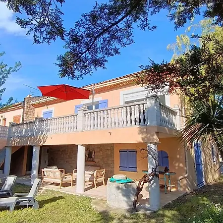 Vakantiehuis Maison Au Calme Avec Jardin Et Piscine Raphael