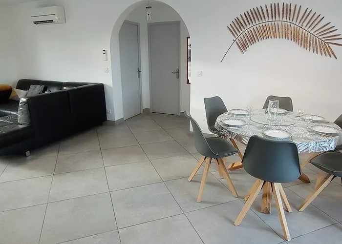 Hébergement de vacances Maison Au Calme Avec Jardin Et Piscine Raphaël