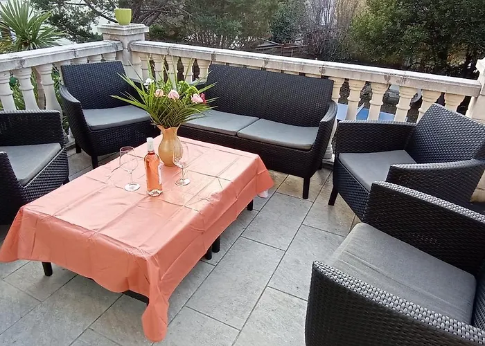 Maison Au Calme Avec Jardin Et Piscine Raphael