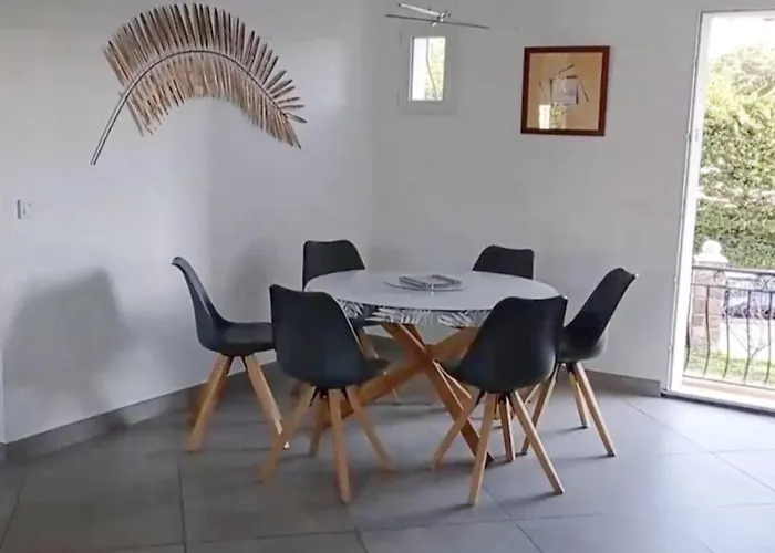 Сasa de vacaciones Maison Au Calme Avec Jardin Et Piscine Raphael *