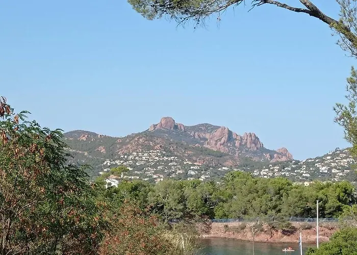 Maison Au Calme Avec Jardin Et Piscine Raphael *